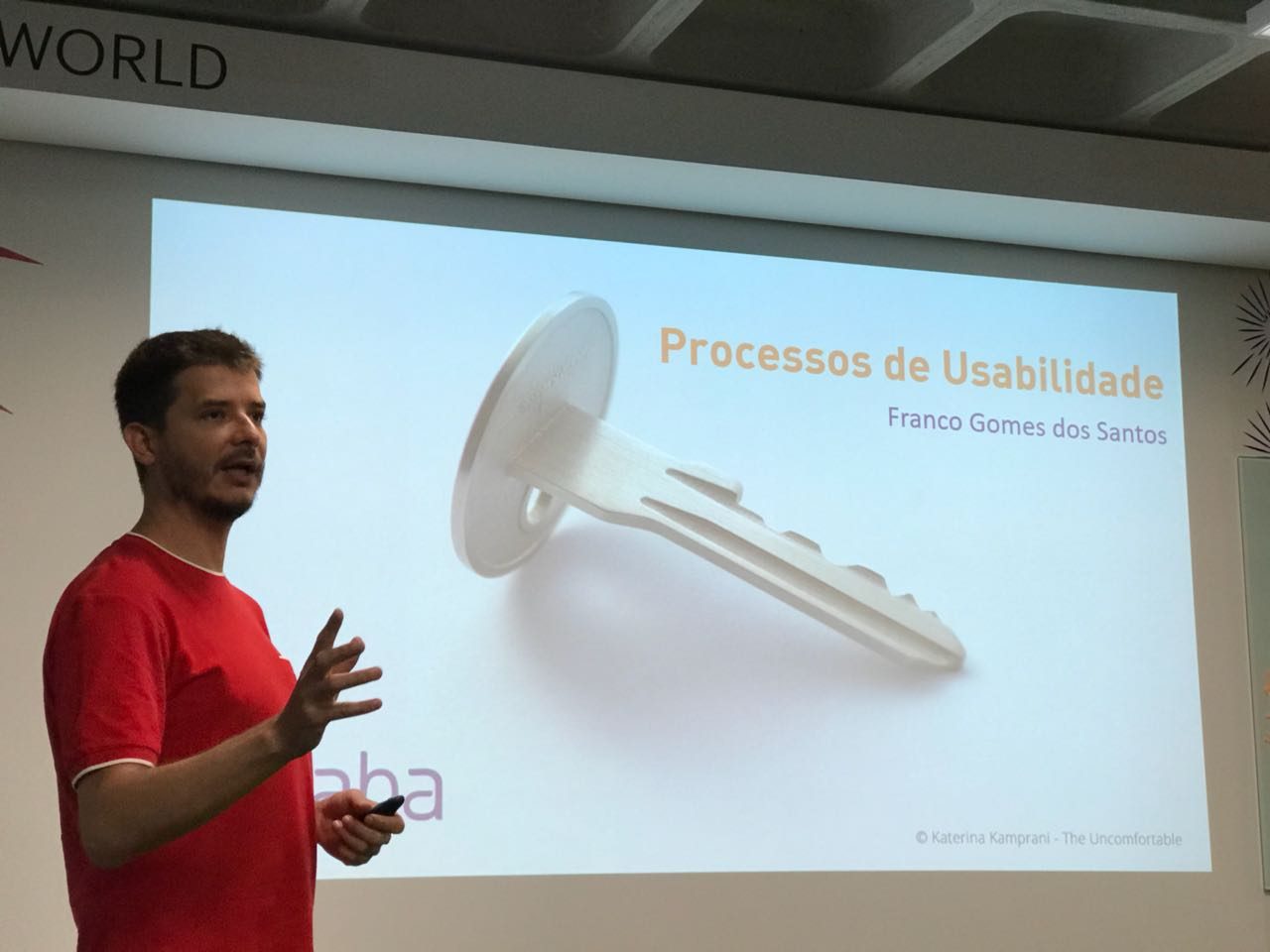 Franco Gomes apresentando a palestra Processos de Usabilidade